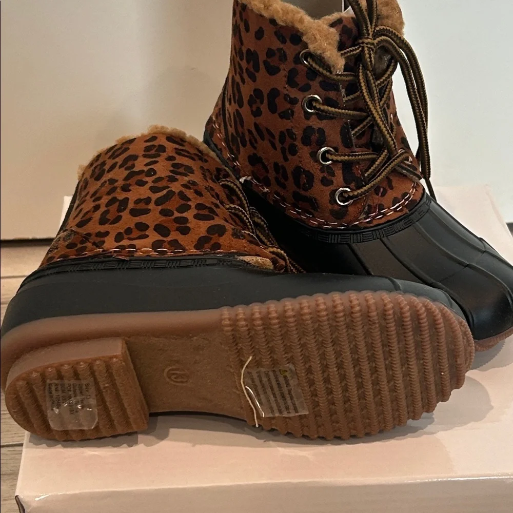 Olivia Miller Girl! Girls leopard print snow rain faux fur lined boots size 13